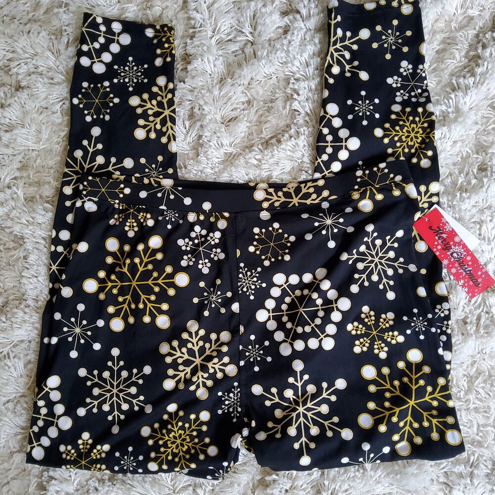 Runway Ready Women's Plus Snowflake Christmas Leggings in Black Gold Ivory